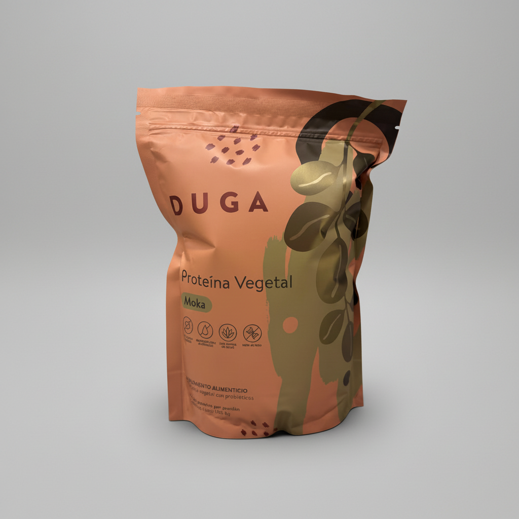 Proteína Vegetal DUGA sabor Moka sobre fondo gris claro de estudio